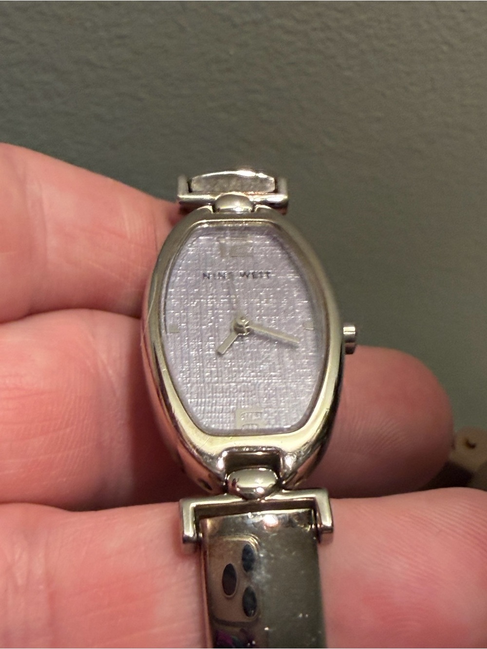 Nine West NW11058 Women’s Silver Tone Oval Quartz Bracelet Watch Textured Dia